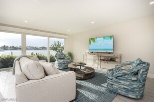 2850 Gulf Shore Blvd N in Naples, FL - Building Photo