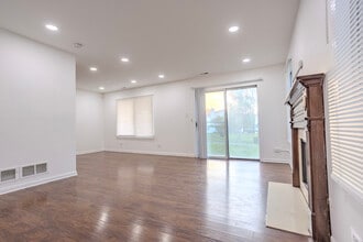 35 Churn Rd in Matteson, IL - Building Photo - Building Photo