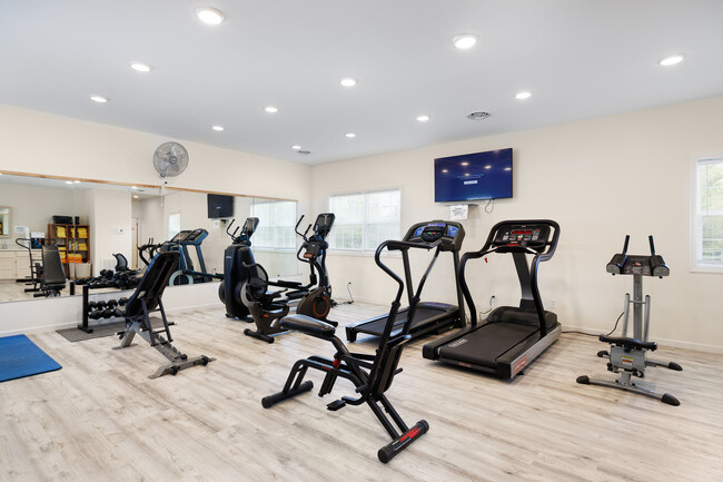 Pine Shores Rentals in Carbondale, IL - Foto de edificio - Interior Photo