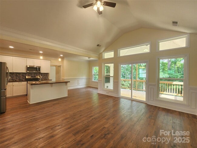 property at 869 Kathryn Dr SE