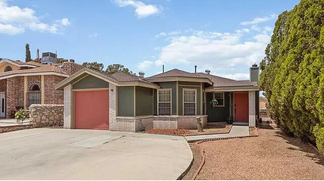 11821 Frank Shorter Ln in El Paso, TX - Building Photo