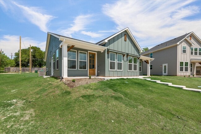 property at 1207 Chestnut Ct