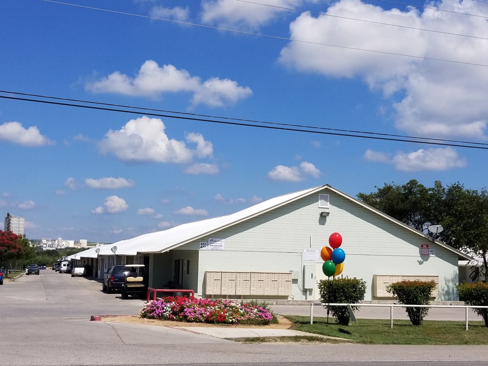 Comal Apartments in New Braunfels, TX - Building Photo