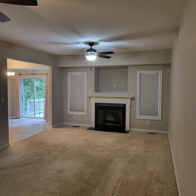 12302 Hillcreek Cir in Midlothian, VA - Building Photo - Building Photo