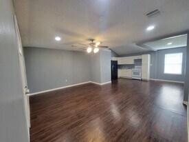 16511 W Sandy Meadows Dr, Unit B in Rosharon, TX - Building Photo