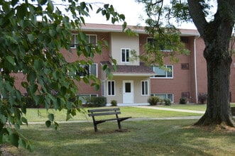 Hickory Arms Apartments in Hermitage, PA - Building Photo - Building Photo