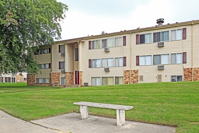 Edgewood Park Apartments in Pontiac, MI - Foto de edificio - Building Photo