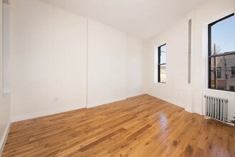 679 Grandview Ave, Unit 2 in Ridgewood, NY - Foto de edificio - Building Photo