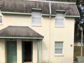 2325 W Pensacola St in Tallahassee, FL - Building Photo