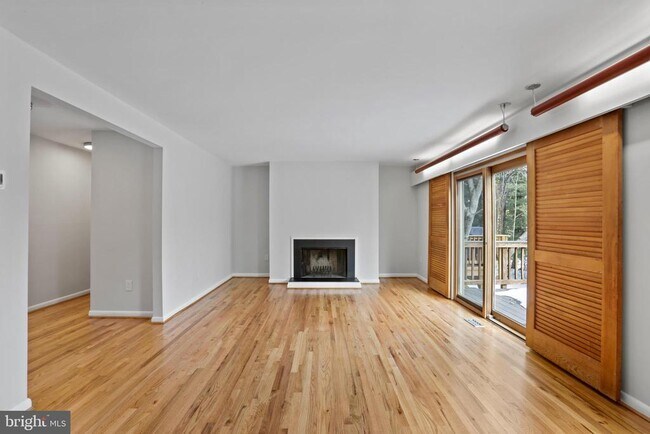 1644 Wainwright Dr in Reston, VA - Building Photo - Building Photo