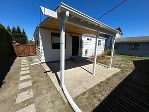 5010 N 31st St in Tacoma, WA - Foto de edificio - Building Photo