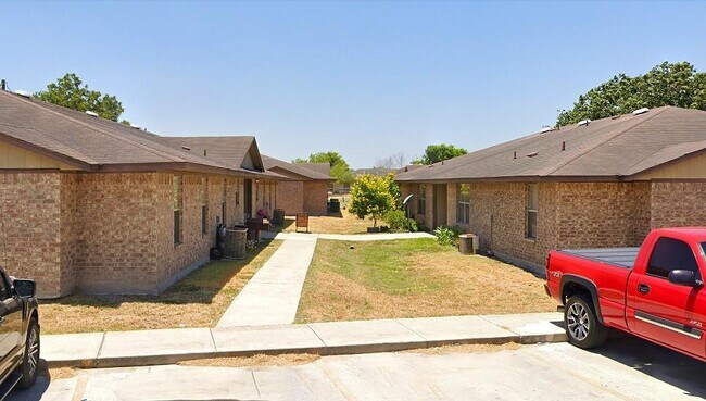 1715 2nd St in Roma, TX - Building Photo - Building Photo