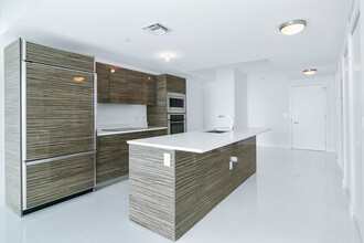 460 NE 28th St, Unit 3507 in Miami, FL - Foto de edificio - Building Photo