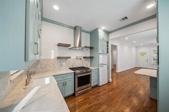 623 E 12th 1/2 St in Houston, TX - Building Photo - Building Photo