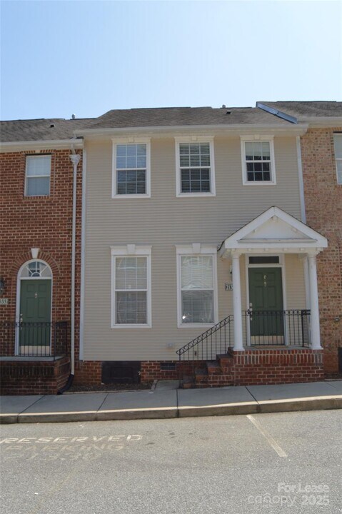 21330 Pine St in Cornelius, NC - Building Photo