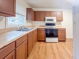 22 Fox Hill Dr in Kilmarnock, VA - Building Photo