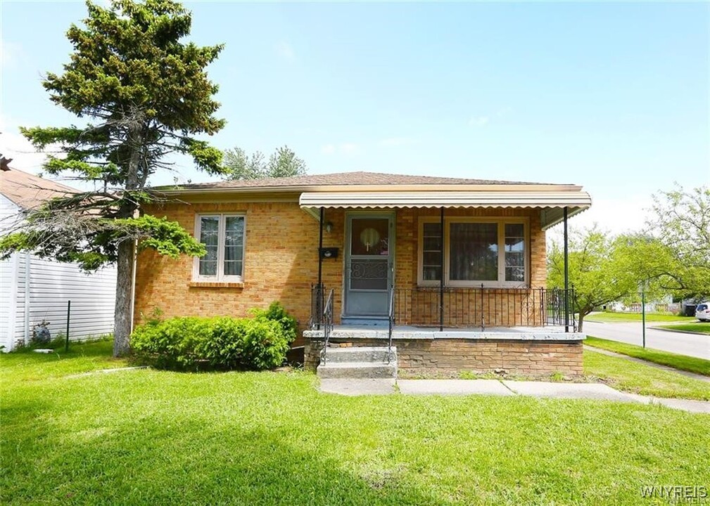 163 Claremont Ave in Buffalo, NY - Building Photo