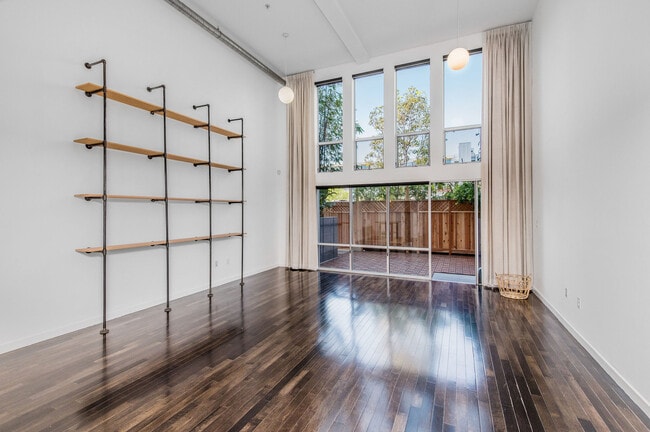 property at 4215 Glencoe Ave