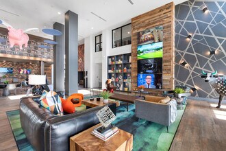 711 W Broadway Rd in Tempe, AZ - Foto de edificio - Building Photo