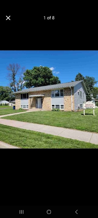 305 N Van Buren Ave in Springfield, MN - Foto de edificio