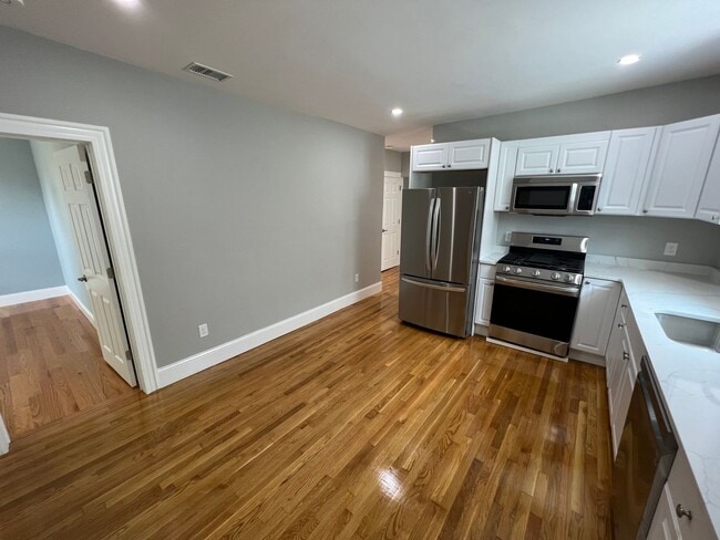 366 Highland Ave in Somerville, MA - Building Photo - Building Photo