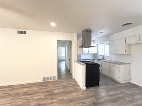 12623 Rialto Dr in Dallas, TX - Building Photo - Building Photo