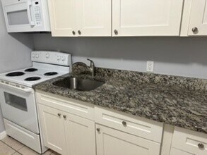 1016 Douglass Ave in West Palm Beach, FL - Building Photo - Building Photo