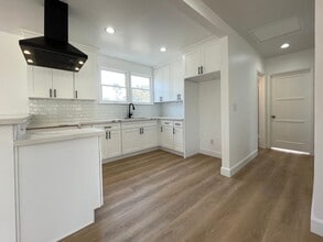 234 S 12th St in Santa Paula, CA - Foto de edificio - Building Photo