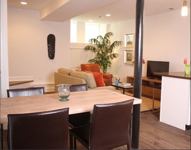 2653 N Wilton Ave in Chicago, IL - Building Photo - Building Photo