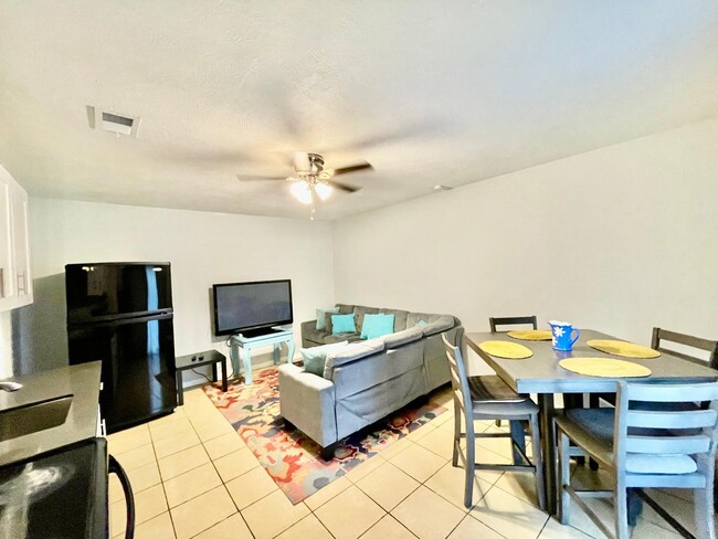 5908 Kiam St in Houston, TX - Building Photo - Building Photo