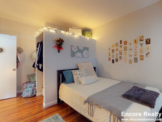 32 S Huntington Ave in Boston, MA - Building Photo - Building Photo