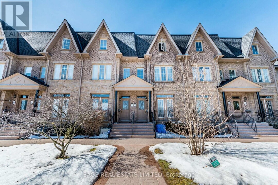 548D Scarlett Rd in Toronto, ON - Building Photo
