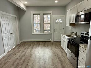 78 McKinley Ave in Norwich, CT - Foto de edificio - Building Photo