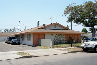 104 E Wilken Way in Anaheim, CA - Building Photo - Building Photo