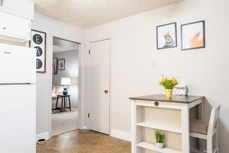 The Colonial Apartments in Omaha, NE - Building Photo - Building Photo