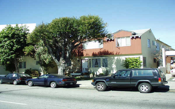 12717 Washington Pl in Los Angeles, CA - Building Photo