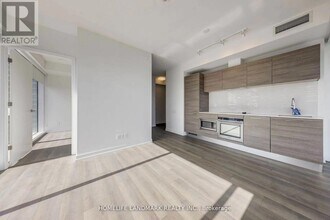 3-1203 Gloucester St in Toronto, ON - Building Photo - Building Photo