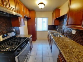 Magnolia Blvd Apartments in Sherman Oaks, CA - Building Photo