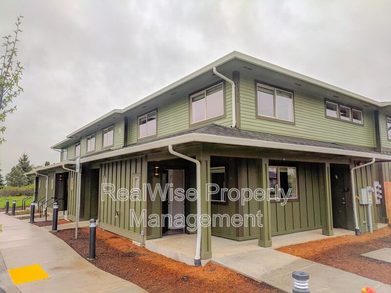 8300 SE Flavel St in Portland, OR - Building Photo