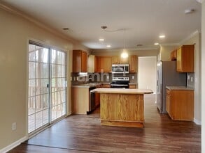 542 Birchtree Valley Ct in Fuquay Varina, NC - Foto de edificio - Building Photo