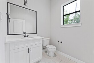 806 E 39th St in Houston, TX - Foto de edificio - Building Photo