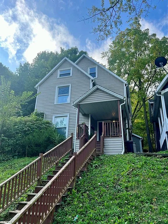 224 E 3rd St, Unit Upstairs in Corning, NY - Foto de edificio - Building Photo