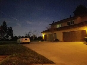 19220 Index St, Unit 2 in Porter Ranch, CA - Foto de edificio - Building Photo