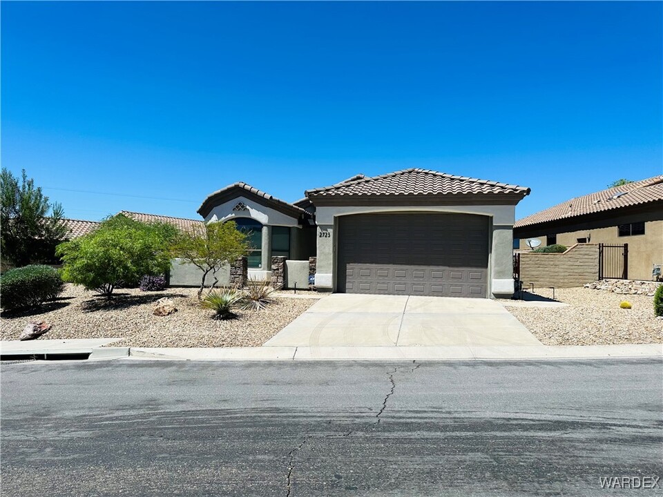 2723 Fort Mojave Dr in Bullhead City, AZ - Building Photo