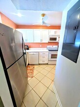 1626 Stickney Point Rd in Sarasota, FL - Building Photo - Building Photo