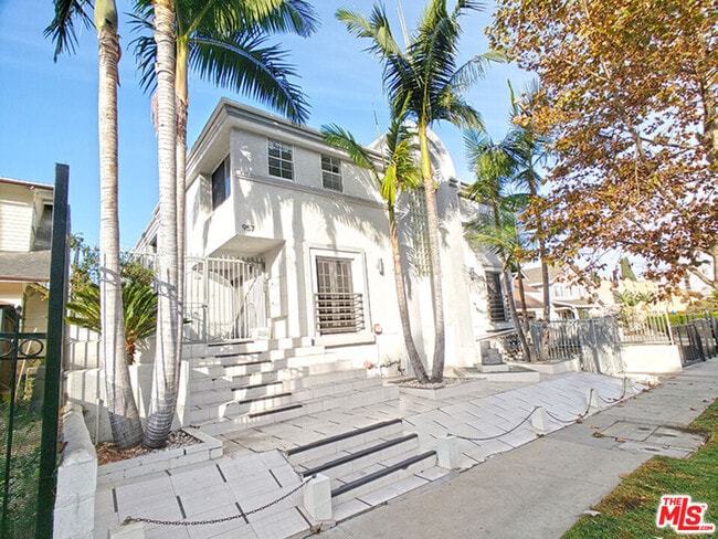 property at 957 S Gramercy Dr