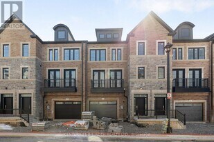 260 Eagle St in Newmarket, ON - Building Photo