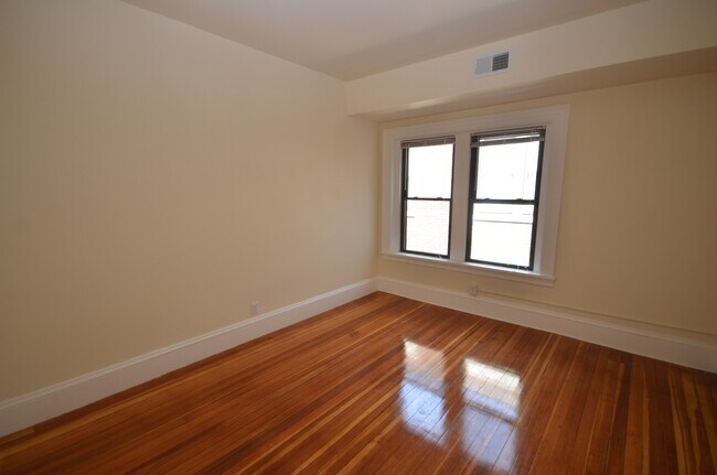1486 Beacon St, Unit 14 in Brookline, MA - Building Photo - Building Photo