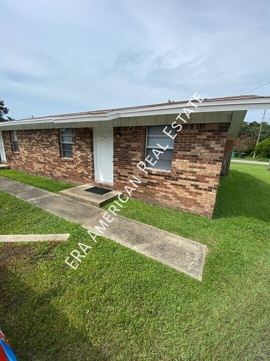 74 2nd Ave in Shalimar, FL - Building Photo