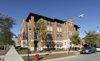 706 E 38th Pl Apartments